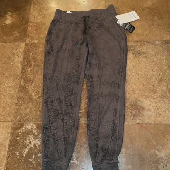 New Lululemon warm down jogger thread dye 8 - Picture 4 of 4